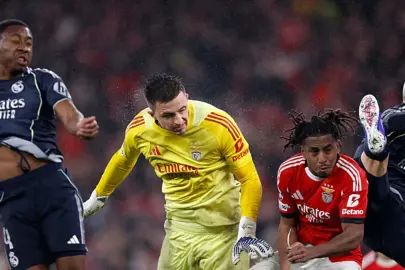 Benfica'ya Şampiyonlar Ligi'nde turu kalecinin golü getirdi! Jose Mourinho çıldırdı