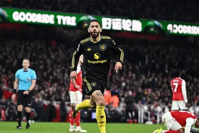 Manchester United, Arsenal’ı deplasmanda devirdi!