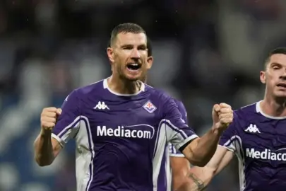 Schalke 04, Edin Dzeko'yu transfer etti