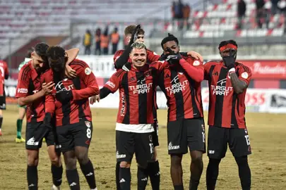 Vanspor FK, Iğdır FK engelini 3 golle geçti!