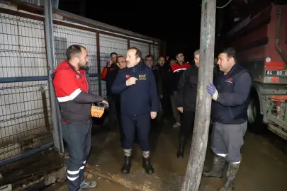 AFAD Başkanı Pehlivan, Uşak'ta derenin taştığı bölgede incelemelerde bulundu Açıklaması
