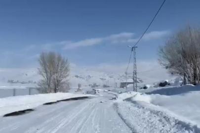 Ağrı’da etkili olan kar yağışı kenti beyaza boyadı