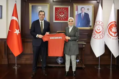 Aile ve Sosyal Hizmetler Bakanı Göktaş, Türkiye Espor Federasyonu Başkanı Özdemir'le görüştü Açıklaması