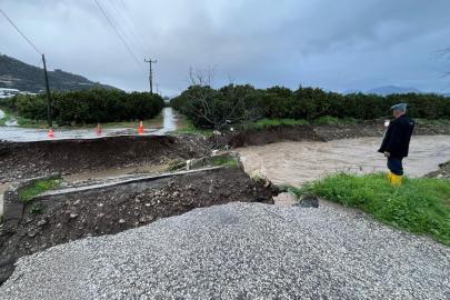 Antalya'da sağanak hayatı olumsuz etkiledi (2)