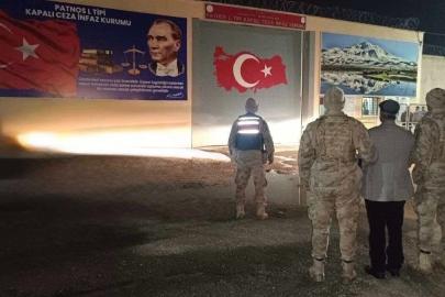 Aranan şahıslar Jandarmadan kaçamadı