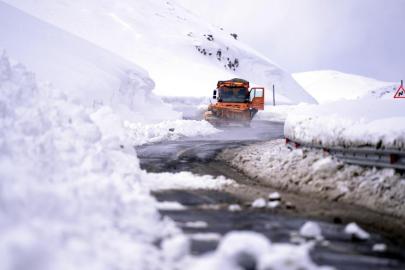 ArdahanŞavşat kara yolu tipi nedeniyle tır geçişine kapatıldı