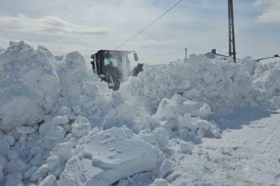 Aydınlar beldesinde karla mücadele devam ediyor
