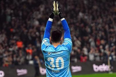 Beşiktaşlı taraftarlardan Ersin Destanoğlu'na önce tepki, sonra destek