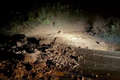 Bolu'da yağmur heyelana neden oldu, ilçe yolu ulaşıma kapandı