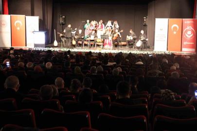Çocuklardan duygu dolu türkü konseri