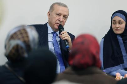 Cumhurbaşkanı Erdoğan kız öğrenci yurdunu ziyaret etti