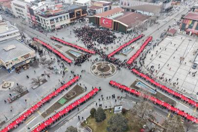 Erzincan’da on binlerce kişi ‘İstiklal Bayrakla, İstikbal Maarifle’ yürüyüşünde tek yürek oldu