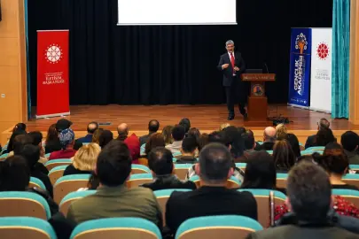 İletişim Başkanlığı Adana'dan medyaya yapay zekâ eğitimi