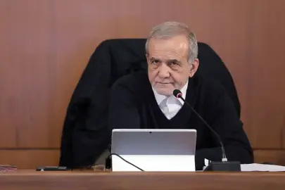 İran Cumhurbaşkanı'ndan ülke basınına "komşu ülkelerin liderlerine hakaret edilmemesi" uyarısı