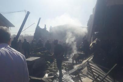 İran'da bir helikopter sebzemeyve haline düştü