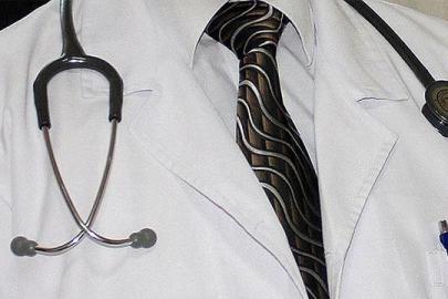 İstanbulda 2 doktor "rüşvet" suçlamasıyla gözaltına alındı