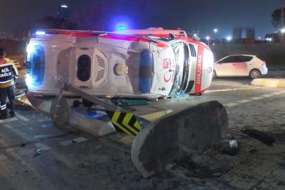 İstanbul'da ambulansla otomobil çarpıştı: 3 yaralı