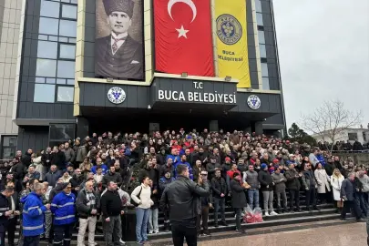 İzmir'de alacakları ödenmeyen Buca Belediyesi işçileri iş bırakma eylemi başlattı