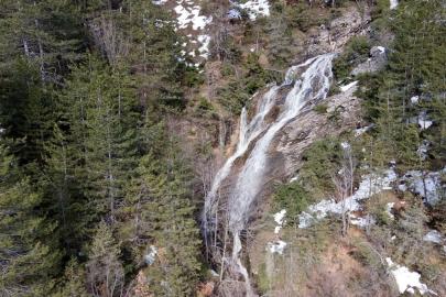 Kastamonu’da karların eriyişiyle oluşan 'Kar Şelalesi' büyülüyor