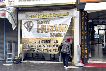 Kayseri'de forkliftle kepenk ve camları kırılan kuyumcudan hırsızlık yapıldı