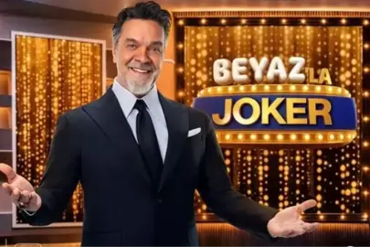 Kenyalı çevre aktivisti Trupena Muthoni bir ağaca kaç saat sarılarak Guiness Dünya Rekorlar Kitabı'na girmiştir?