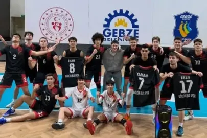 Kocaeli'de Gölcük Belediyesi voleybolda tarih yazdı