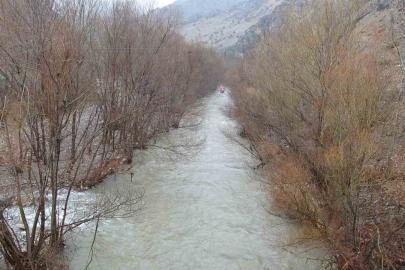 Malatya’da sağanak ve kar yağışı dereleri taşırdı