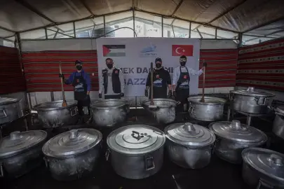 Mavi Marmara Derneği, Gazze'de günde 10 bin kişiye sıcak yemek dağıtacak hayır mutfağı açtı