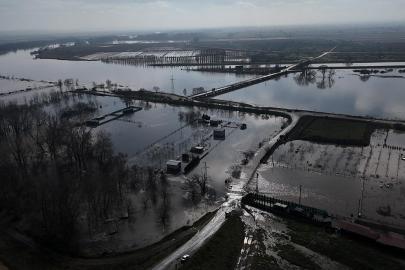 Meriç Nehri taştı: Edirnede tarım arazileri ve çiftlikler sular altında