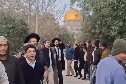 Mescid-i Aksa'da yeni provokasyon: Siyonist Yahudilerden toplu ayin ve dans gösterisi