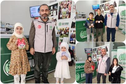 Minik yürekler kumbaralarını Gazze için açtı