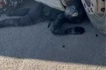 Motosikleti ile TIR'ın altında kalıp sıkışan kurye: Ekipmanlarım sayesinde hayattayım