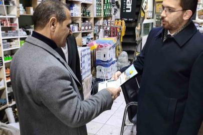 Müftü Geylani esnafla bir araya gelerek imsakiye hediye etti