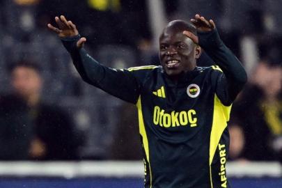 N'Golo Kante, Fenerbahçe taraftarına ilk üçlüsünü çektirdi