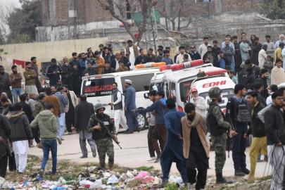 Pakistan'da cuma namazı sırasında camide meydana gelen patlamada ölü sayısı 36'ya çıktı