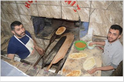 Ramazanın bereketi fırınlardaki pide kuyruklarına da yansıyor