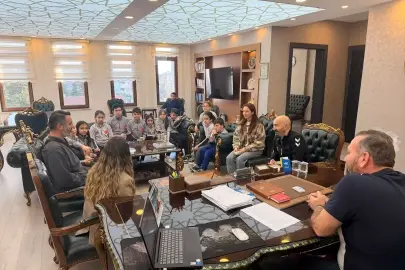 Şabanözü'nde badminton sporcularından Belediye Başkanı Özcan'a ziyaret