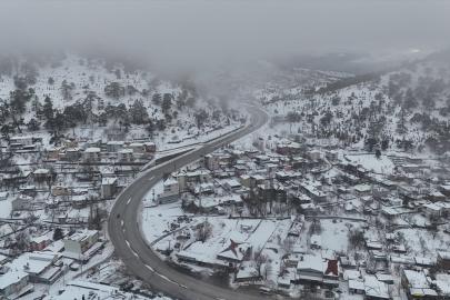 Sertavul Yaylası karla beyaza büründü