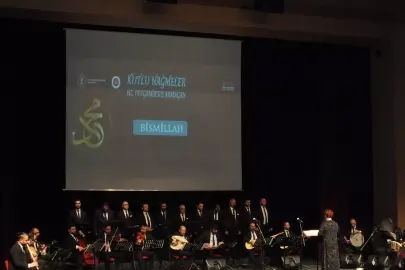 Sivas'ta Devlet THM Korosu sanatçıları konser verdi