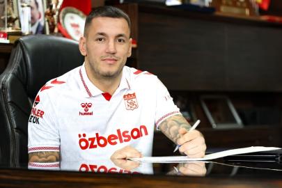 Sivasspor eski golcüsünü geri getirdi: Rey Manaj yeniden Sivasspor’da