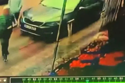 Sultangazi'de market sahibinin uyuduğunu gören çocuk sadaka kutusunu çaldı