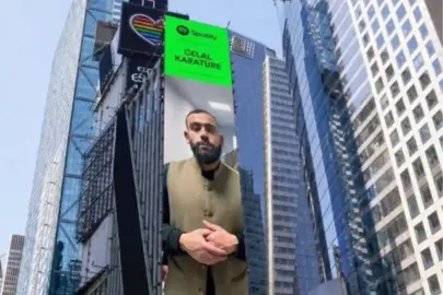 Times Meydanı'nda bir Türk yıldızı: Celal Karatüre dünya listelerini sallıyor