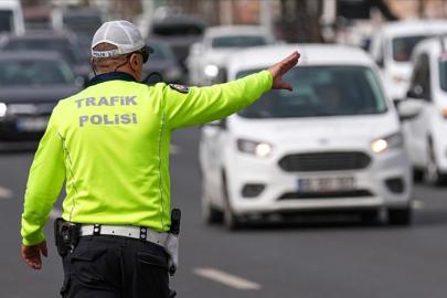 Trafikte saldırgan sürücülere ağır yaptırımlar: 180 bin lira ceza yolda