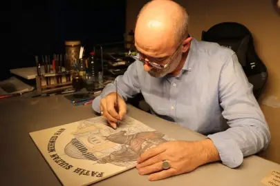 Türk tarihini 27 metrelik çini eserle anlattı