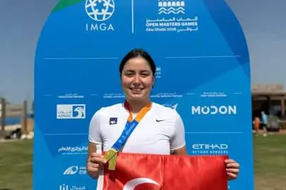 Türk yüzücü Bengisu Avcı, Abu Dhabi'de dünya şampiyonu oldu