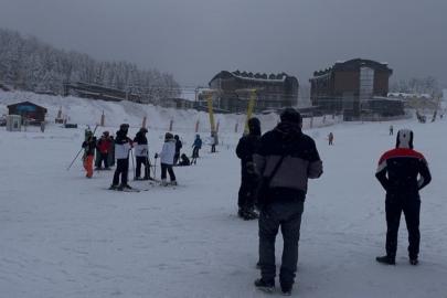Uludağ beyaza büründü: Kar kalınlığı 60 santimetreyi aştı
