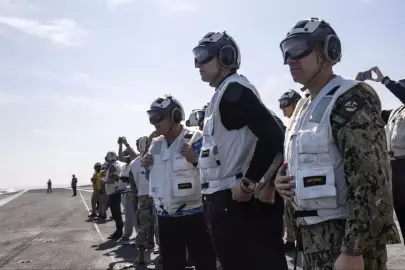 Witkoff, Umman Denizi'ndeki ABD uçak gemisini ziyaret etti