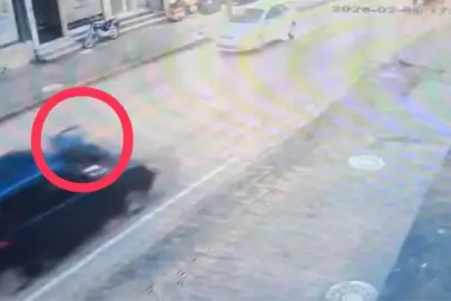 Yolun karşısına geçerken otomobilin çarptığı yaya öldü, kaza kamerada