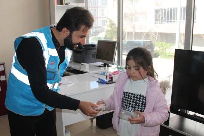 7 Yaşındaki Zeynep'ten Gazze'deki yetimlere anlamlı bağış