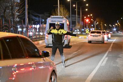 Adıyaman'da genel asayiş uygulamasında araması bulunan 4 şahıs yakalandı